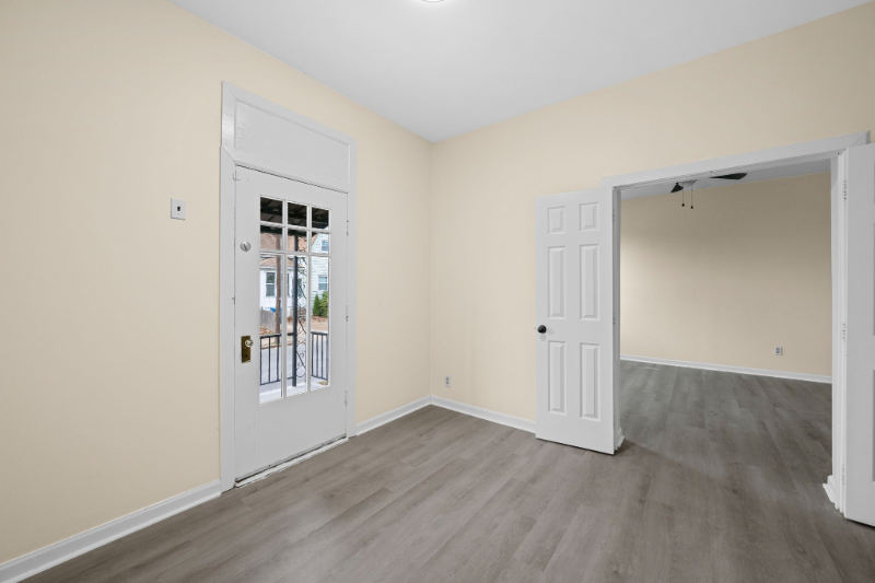 4935 Hummelsheim Avenue - Photo 4 of 20