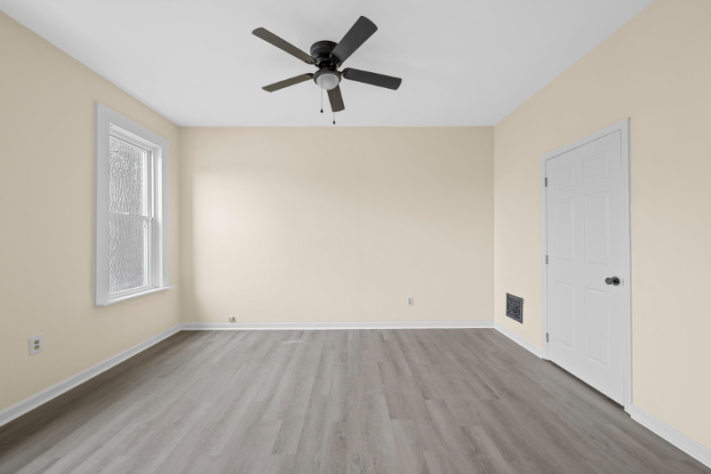 4935 Hummelsheim Avenue - Photo 5 of 20