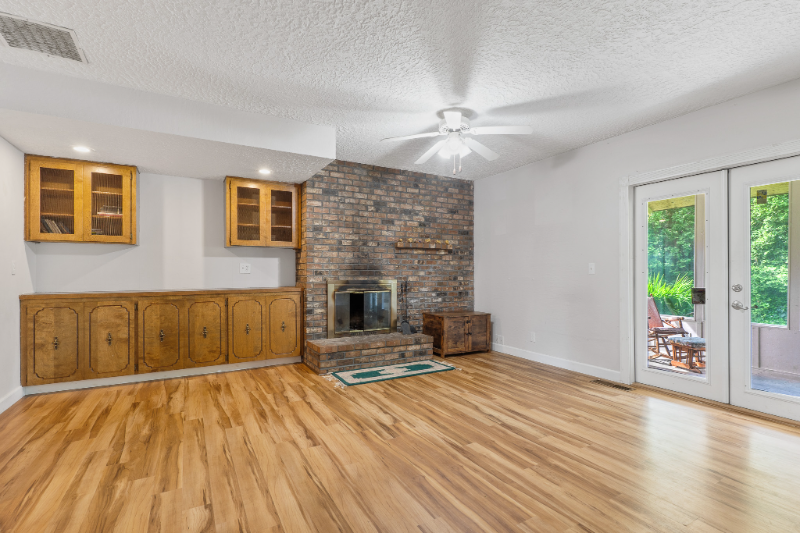 9423 Ne Woodridge St - Photo 6 of 50