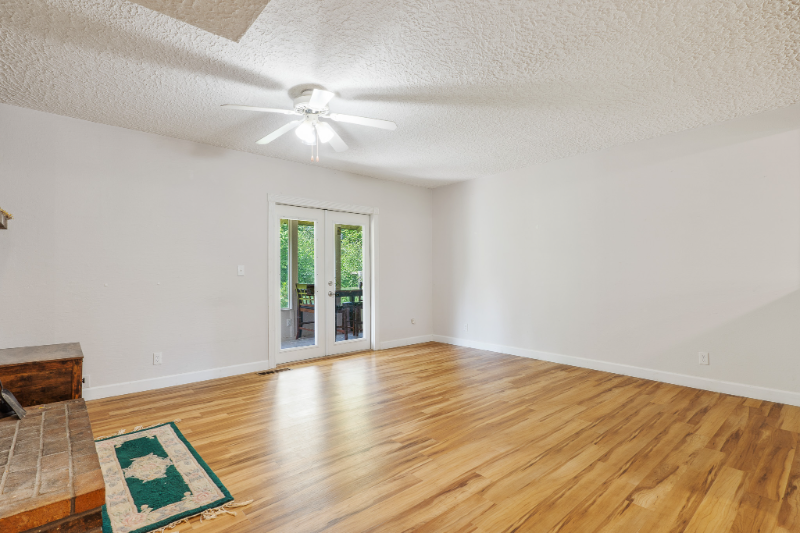 9423 Ne Woodridge St - Photo 7 of 50