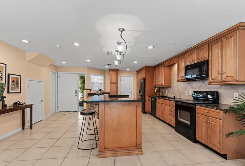 554 Majorca Ct - Photo 4 of 16