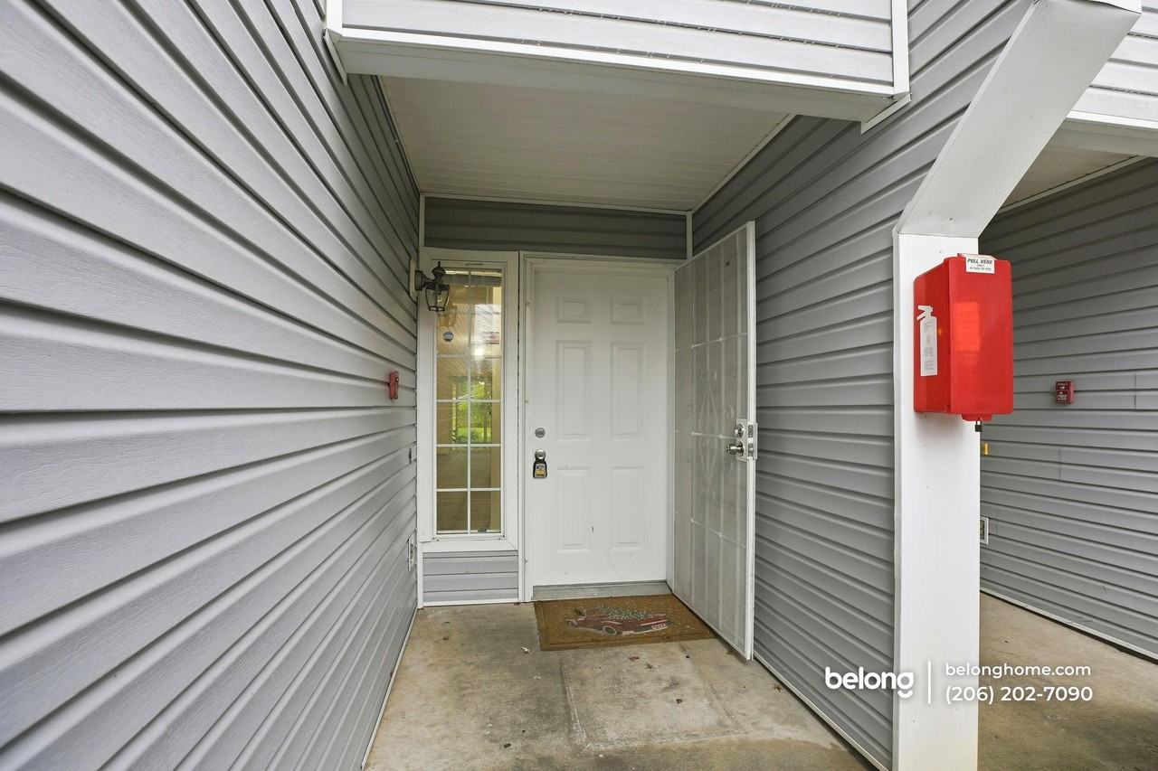 2525 S 288th St #3 - Photo 2 of 16