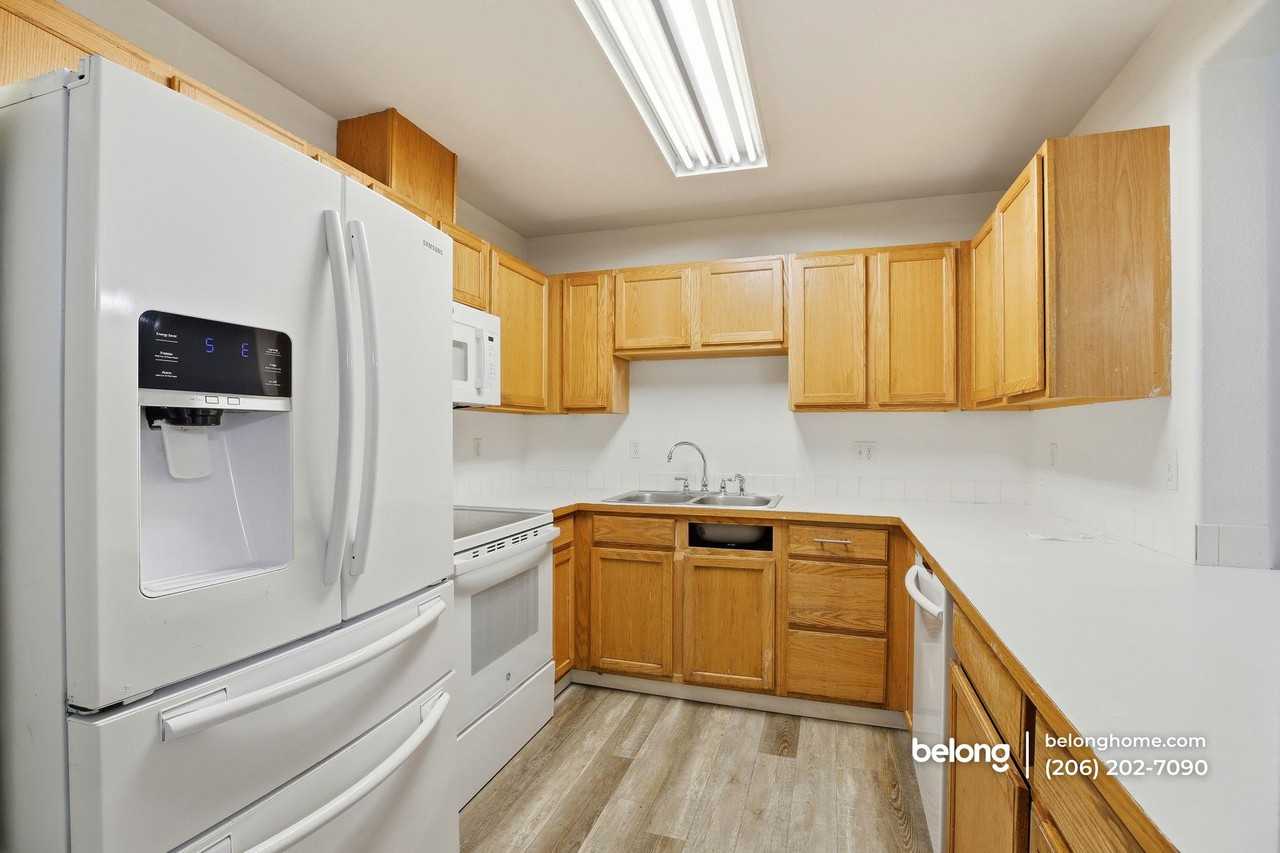 2525 S 288th St #3 - Photo 6 of 16