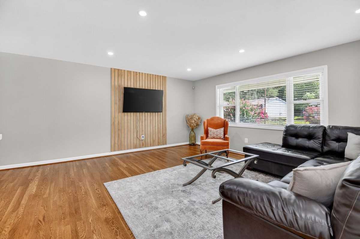 6801 Trowbridge Place - Photo 3 of 32