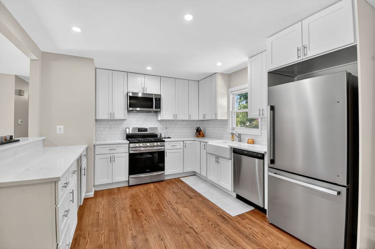 6801 Trowbridge Place - Photo 5 of 32