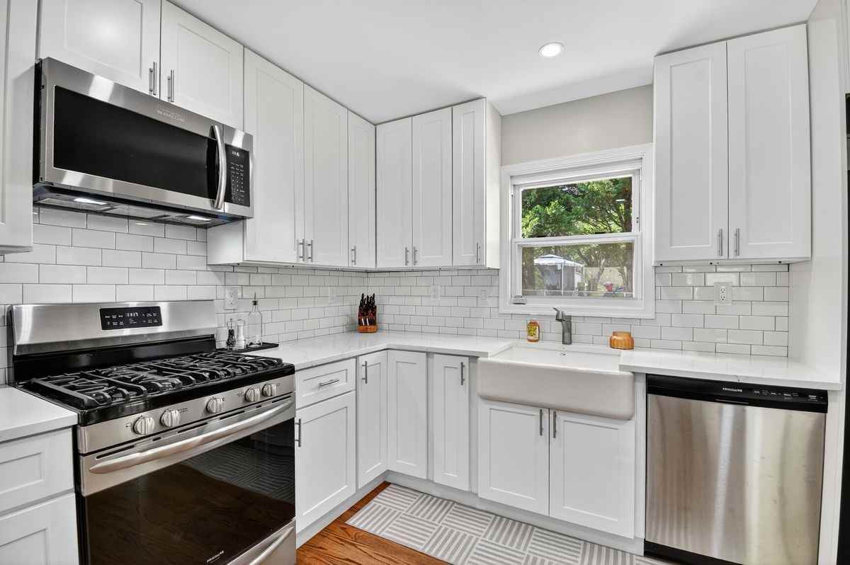 6801 Trowbridge Place - Photo 6 of 32