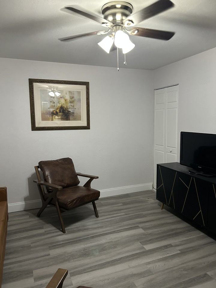 413 Ne 24th Pl #413 - Photo 2 of 15