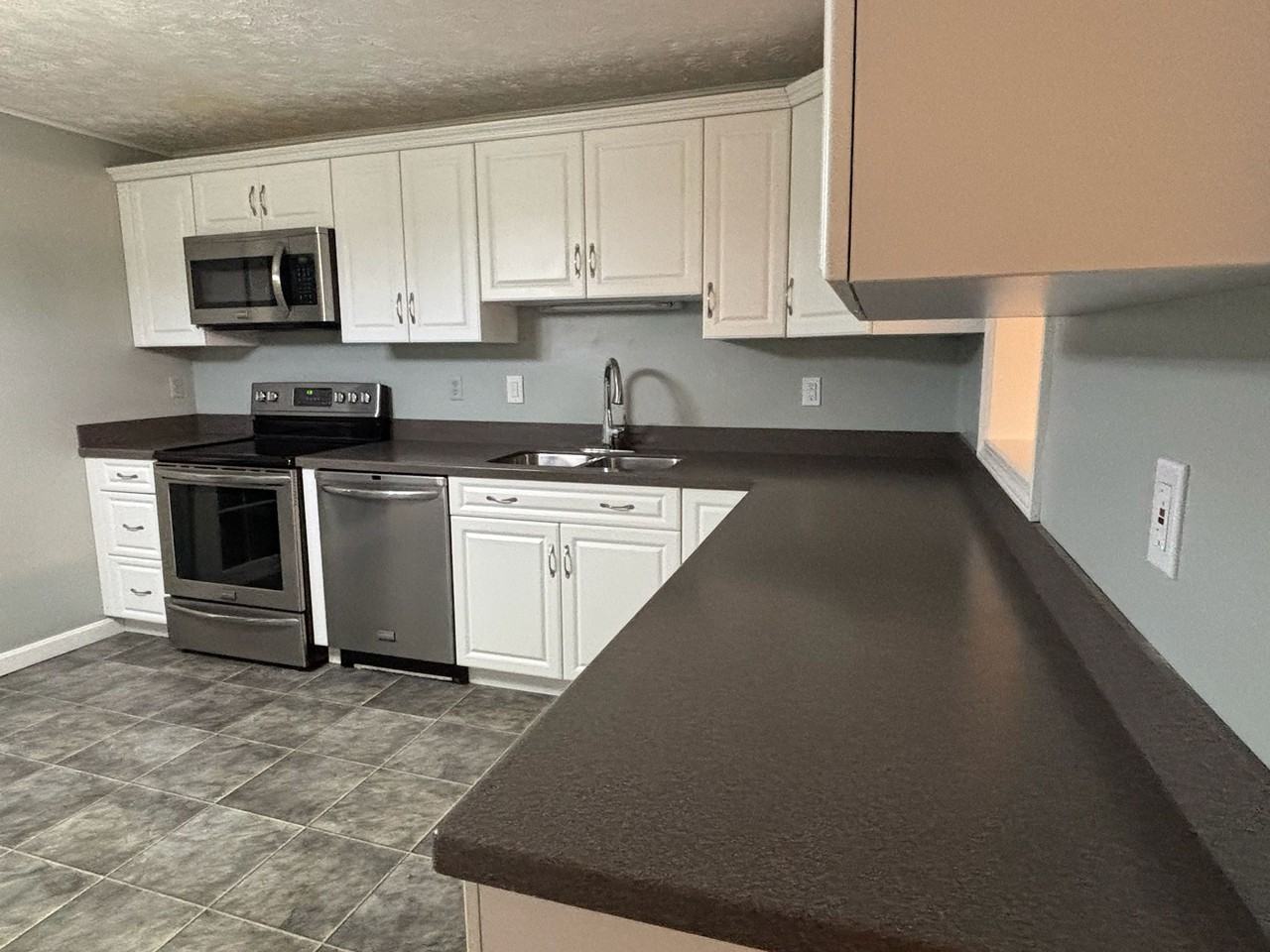 32 Fox Meadow Road #E - Photo 3 of 19