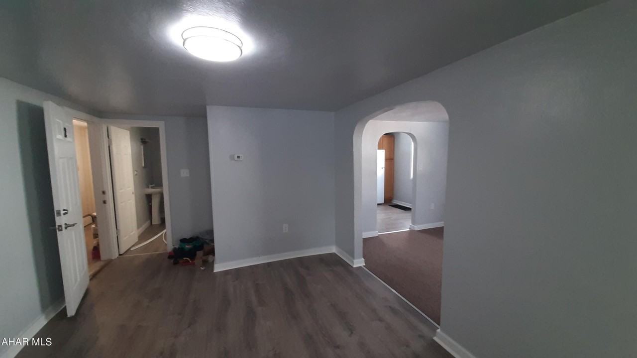 314 Pennsylvania Avenue - Photo 5 of 15