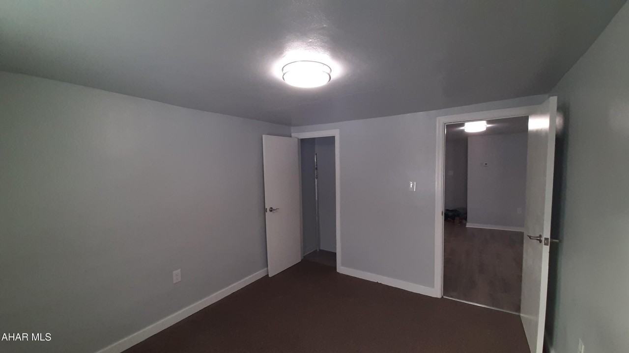 314 Pennsylvania Avenue - Photo 7 of 15