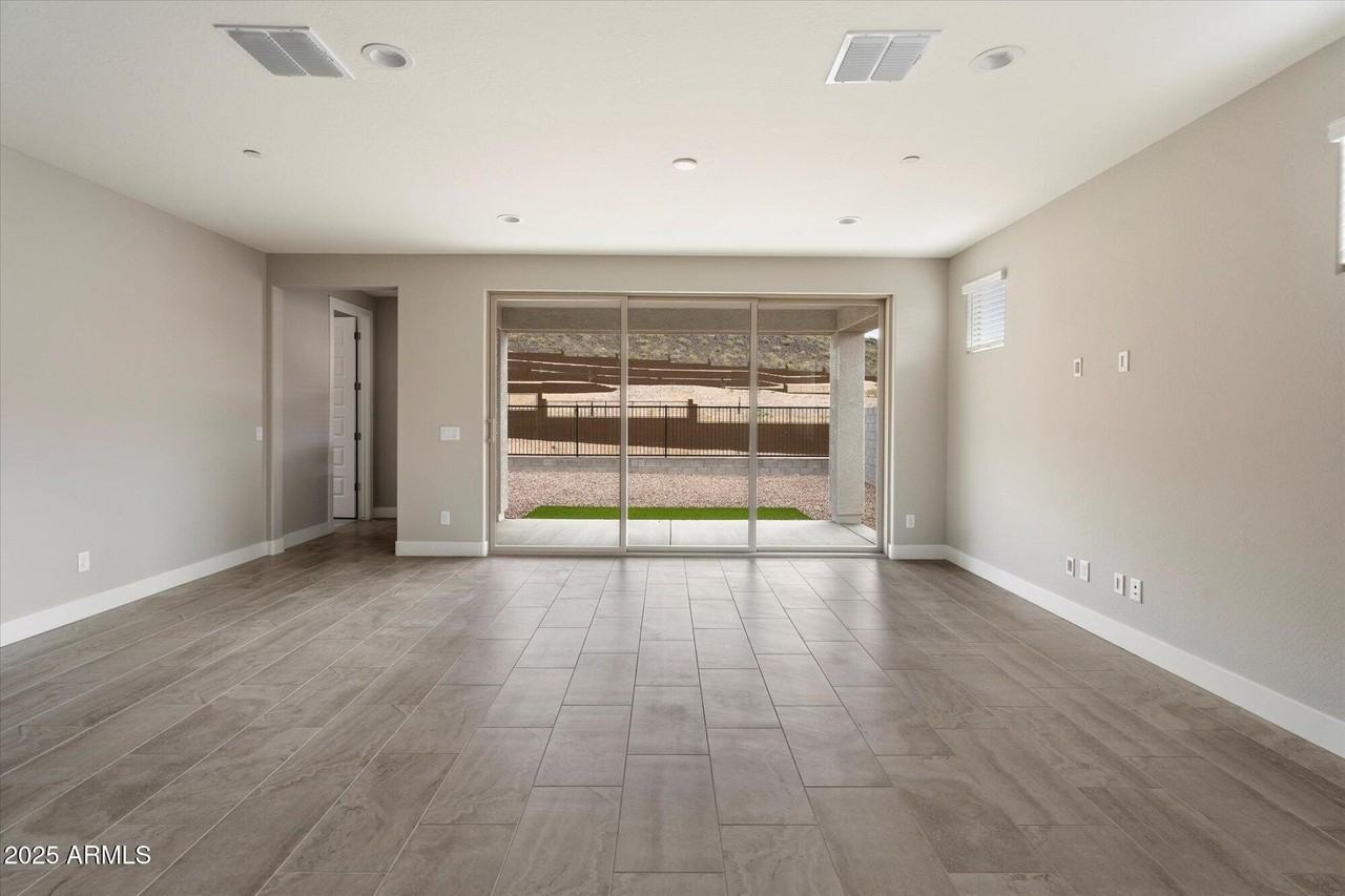 32017 North 117th Avenue - Photo 7 of 39