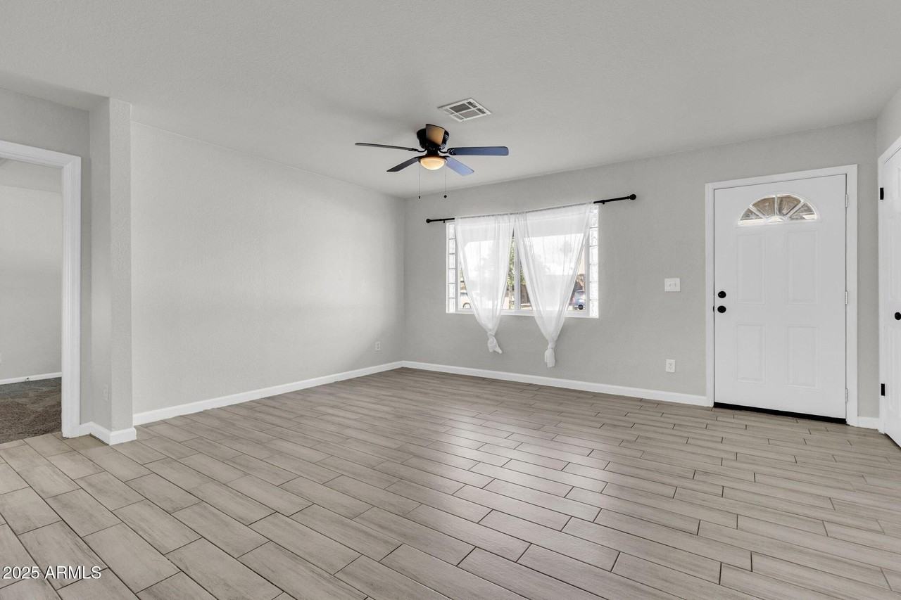 449 East Harmony Avenue - Photo 4 of 30