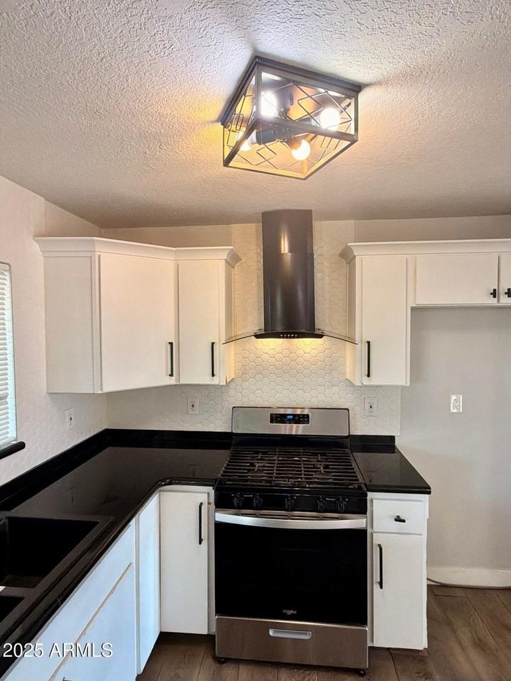 2002 East Saint Anne Avenue - Photo 5 of 12