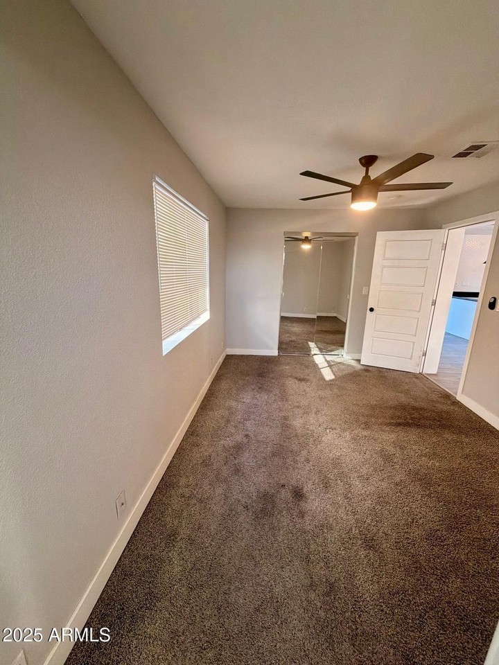 2002 East Saint Anne Avenue - Photo 6 of 12