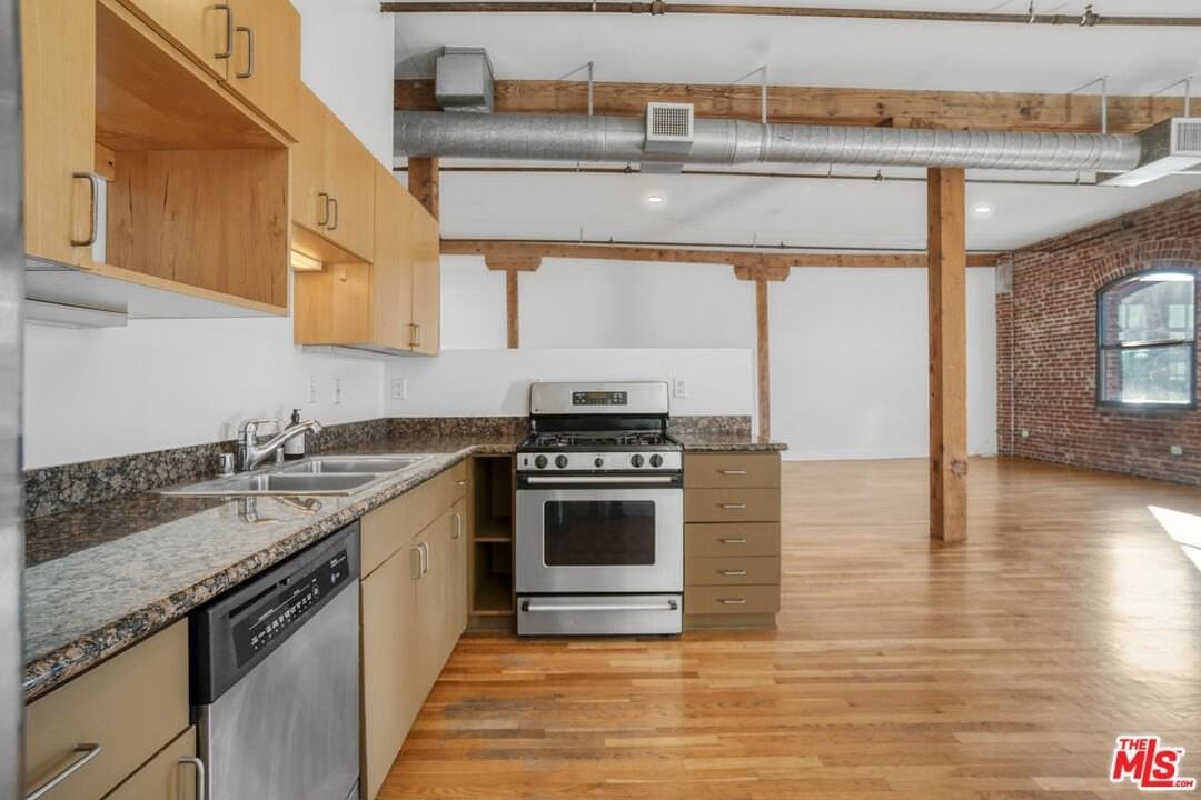 215 South Santa Fe Avenue #17 - Photo 2 of 17