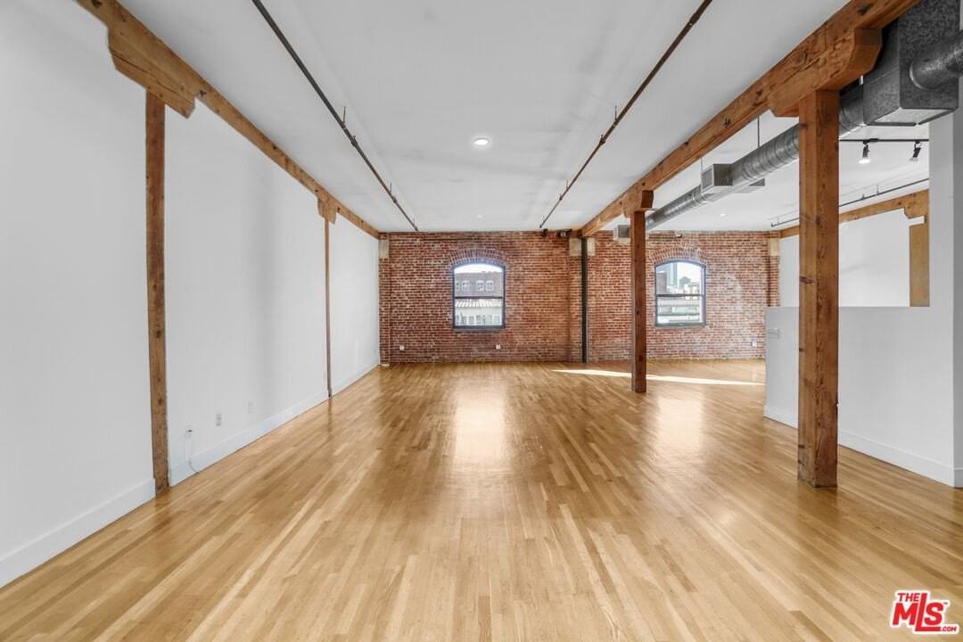 215 South Santa Fe Avenue #17 - Photo 4 of 17