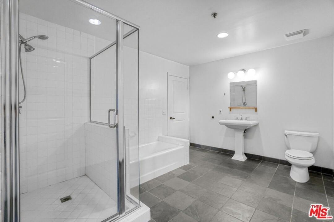 215 South Santa Fe Avenue #17 - Photo 6 of 17