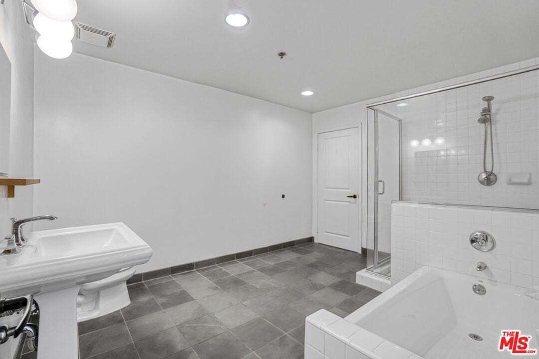 215 South Santa Fe Avenue #17 - Photo 7 of 17