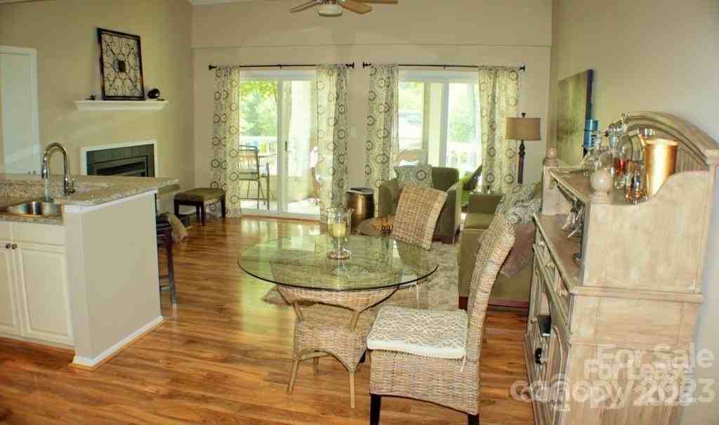 218 Northwest Drive - Photo 2 of 14