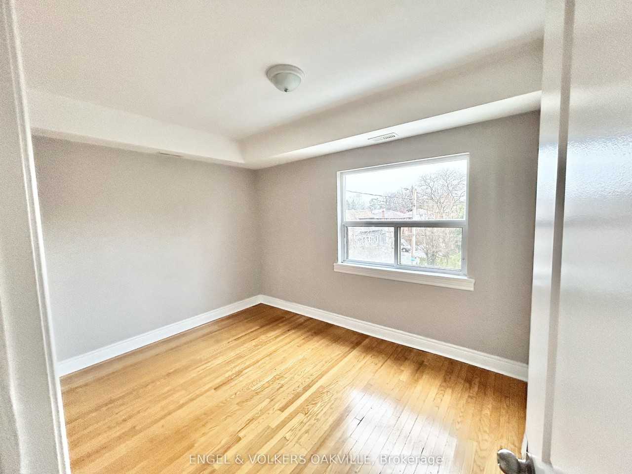 15 Thirty Third Street - Photo 5 of 8