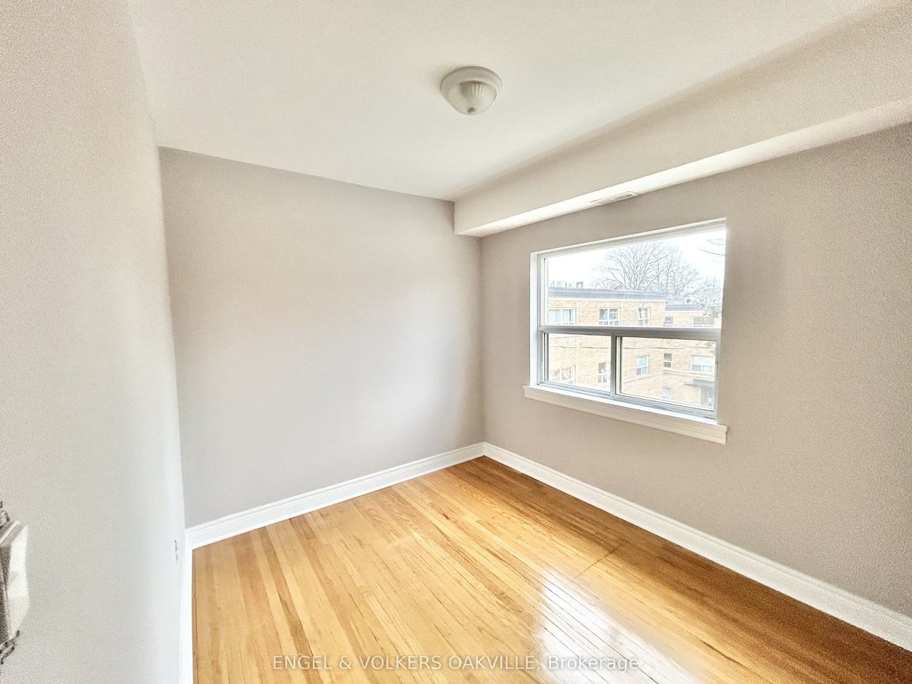 15 Thirty Third Street - Photo 6 of 8