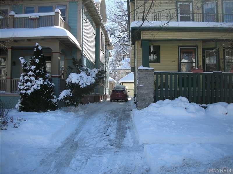 106 St James Pl - Photo 2 of 15