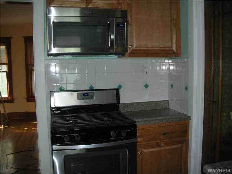 106 St James Pl - Photo 3 of 15