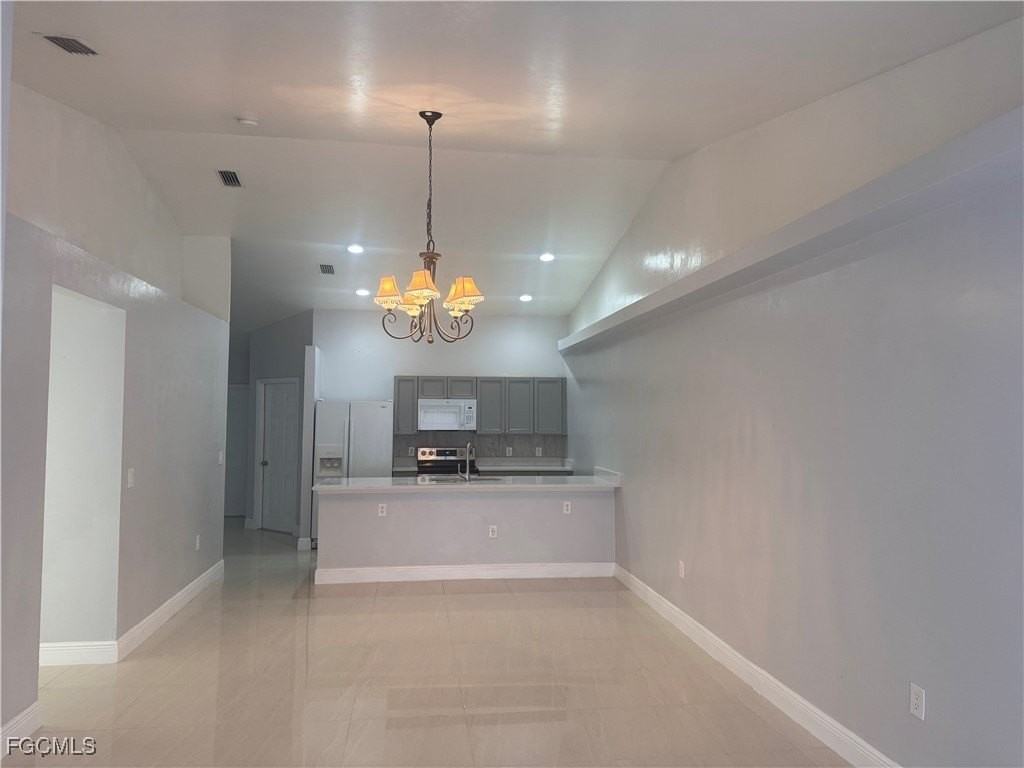 1003 Country Club Boulevard - Photo 3 of 15