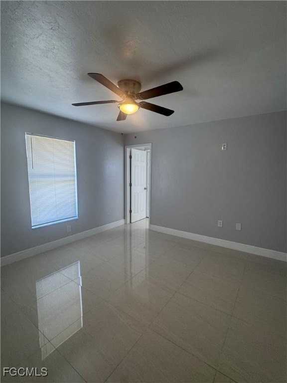 1003 Country Club Boulevard - Photo 5 of 15