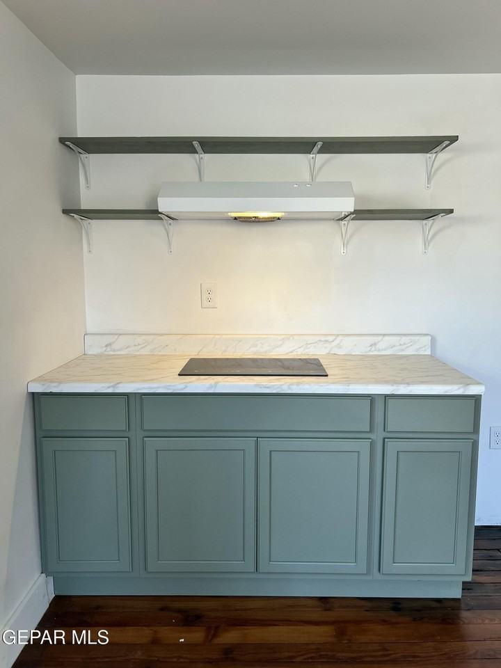 716 North Glenwood Street - Photo 4 of 16