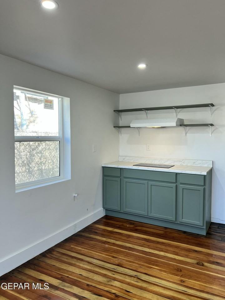 716 North Glenwood Street - Photo 5 of 16