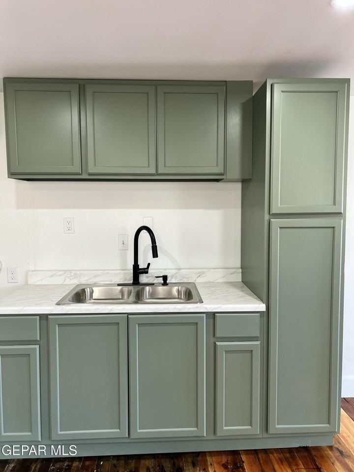 716 North Glenwood Street - Photo 6 of 16