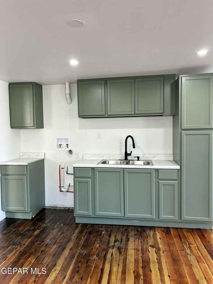 716 North Glenwood Street - Photo 7 of 16