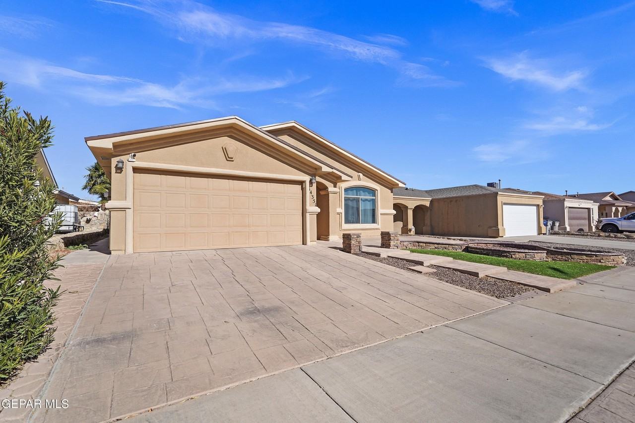 14351 Spanish Point Drive - Photo 2 of 31