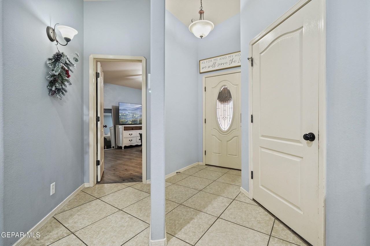 14351 Spanish Point Drive - Photo 5 of 31