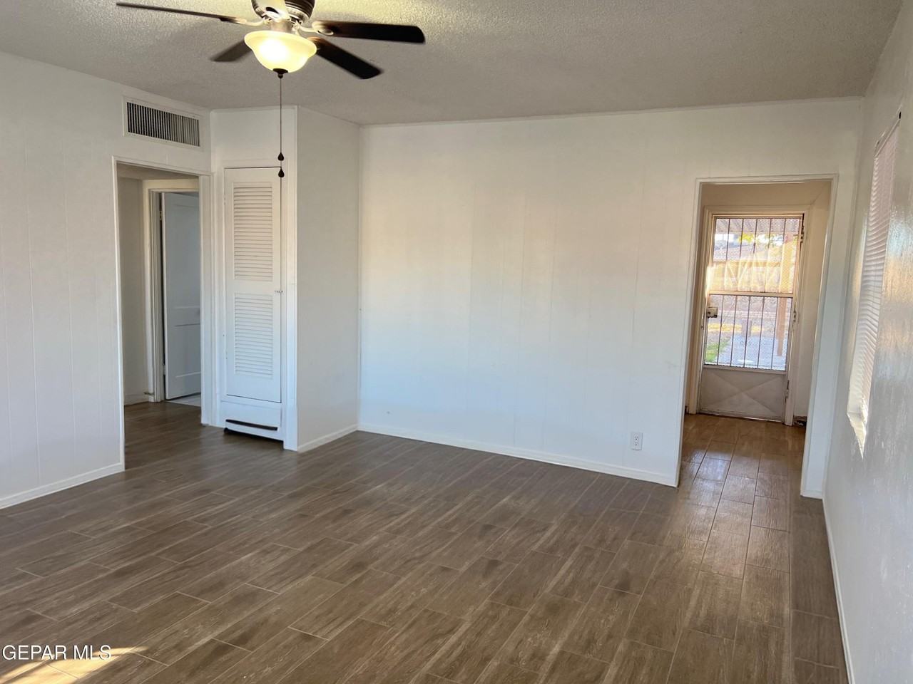 4204 Flory Avenue - Photo 4 of 11