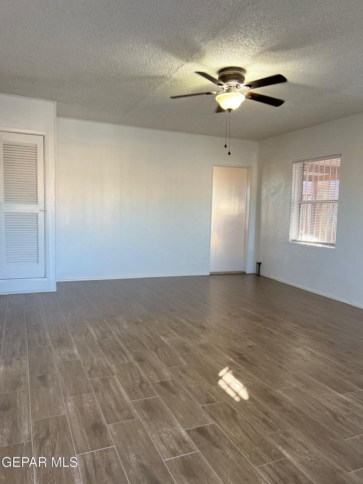 4204 Flory Avenue - Photo 5 of 11