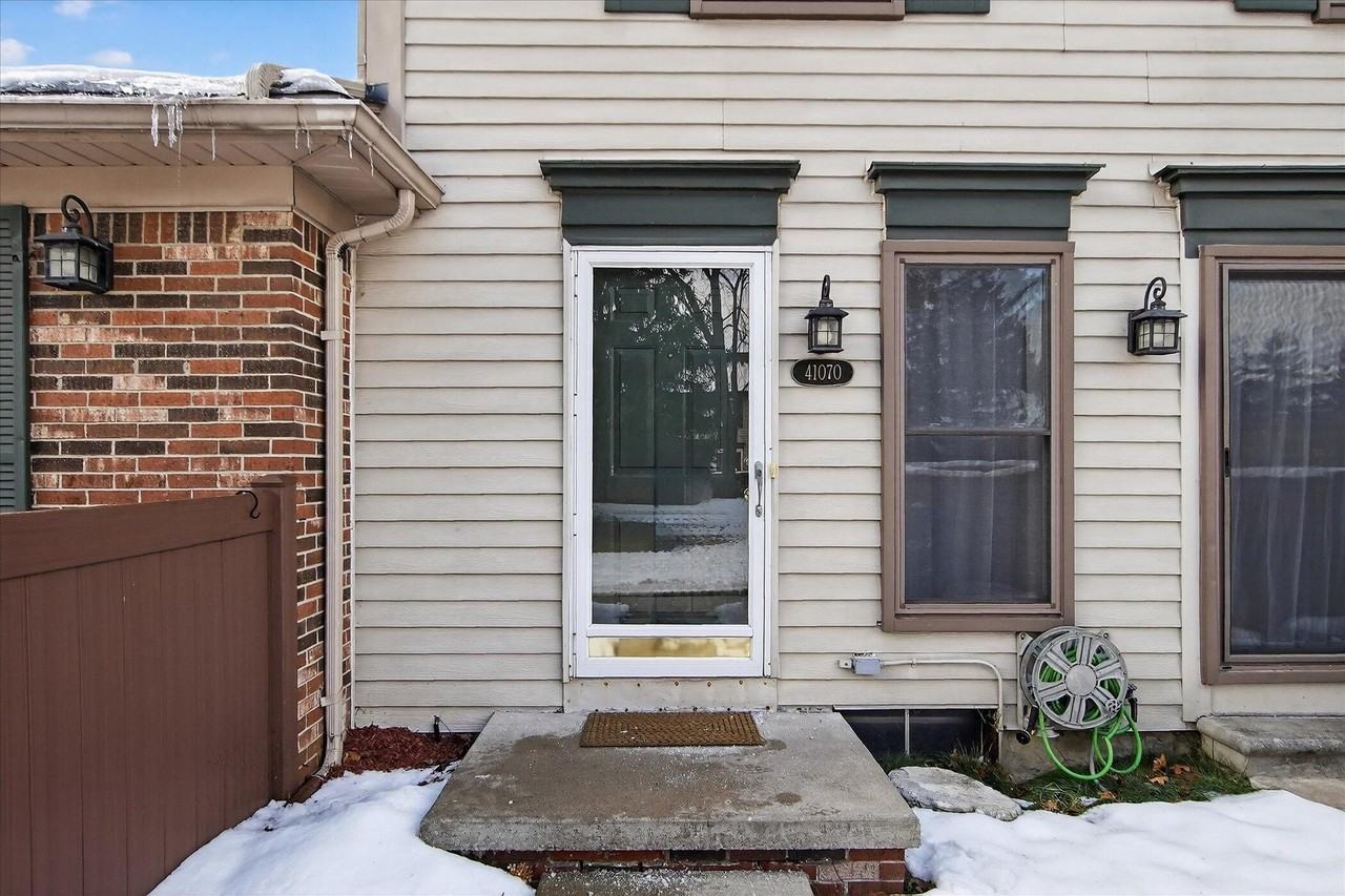 41070 Southwind Drive #92 - Photo 4 of 32