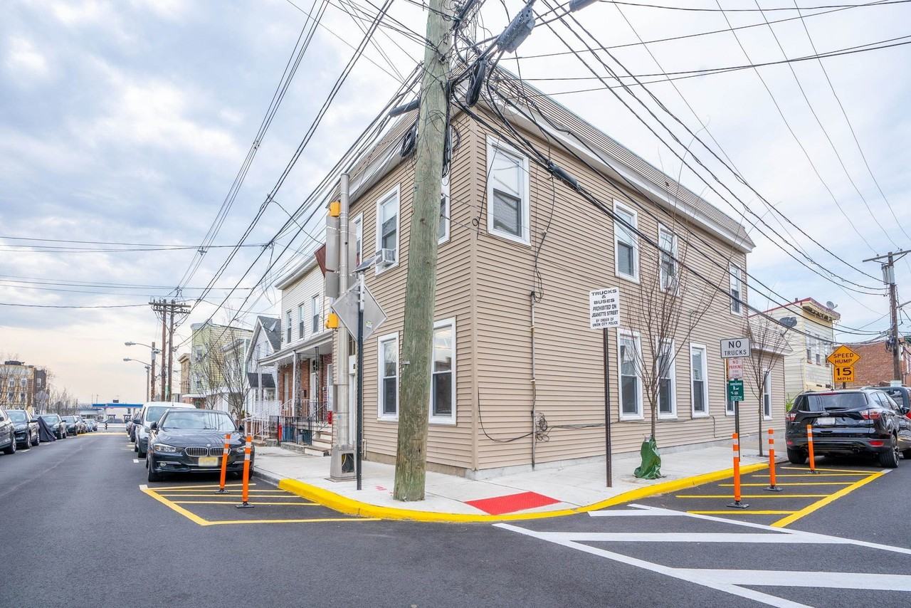 814 28th Street #2 - Photo 2 of 4