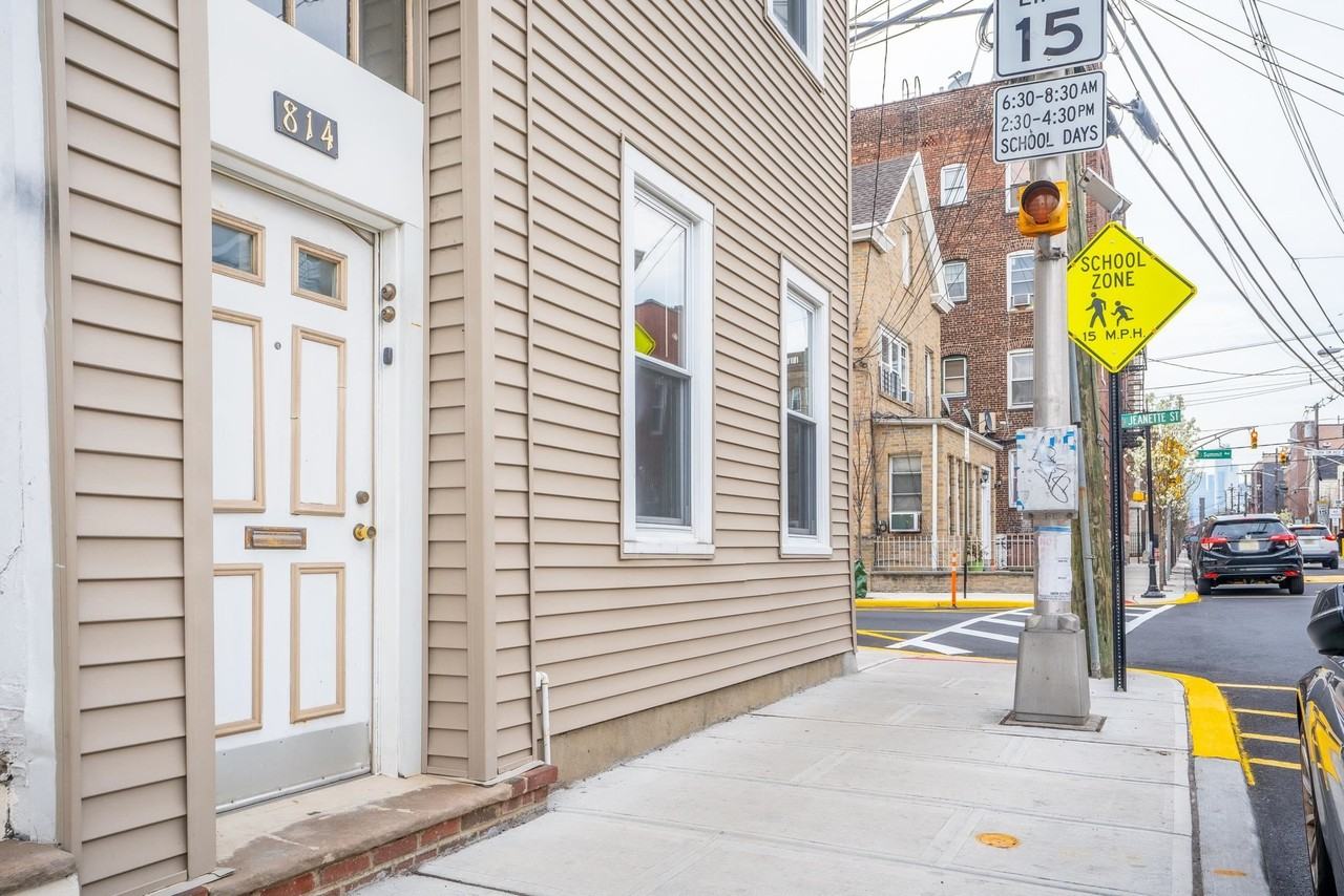 814 28th Street #2 - Photo 3 of 4