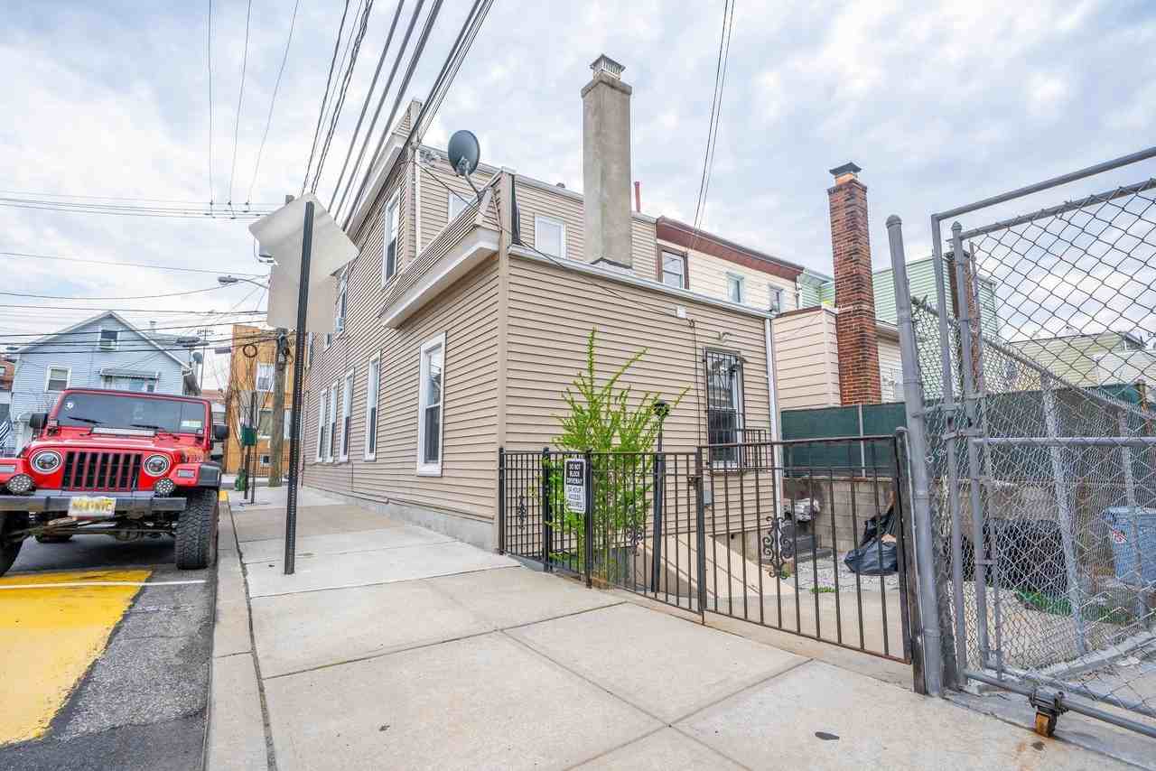 814 28th Street #2 - Photo 4 of 4