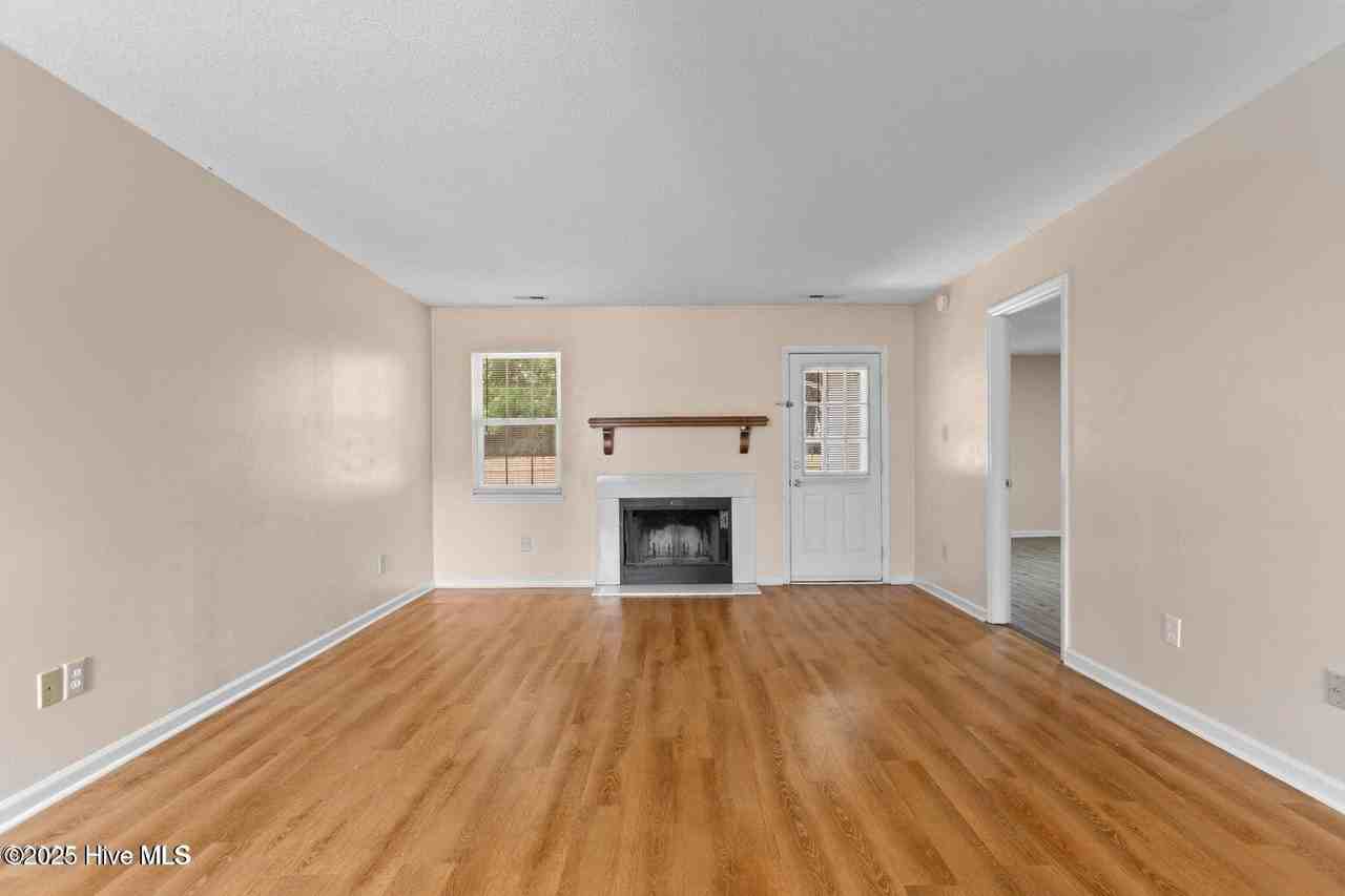 2045 Derby Run Rd - Photo 4 of 19