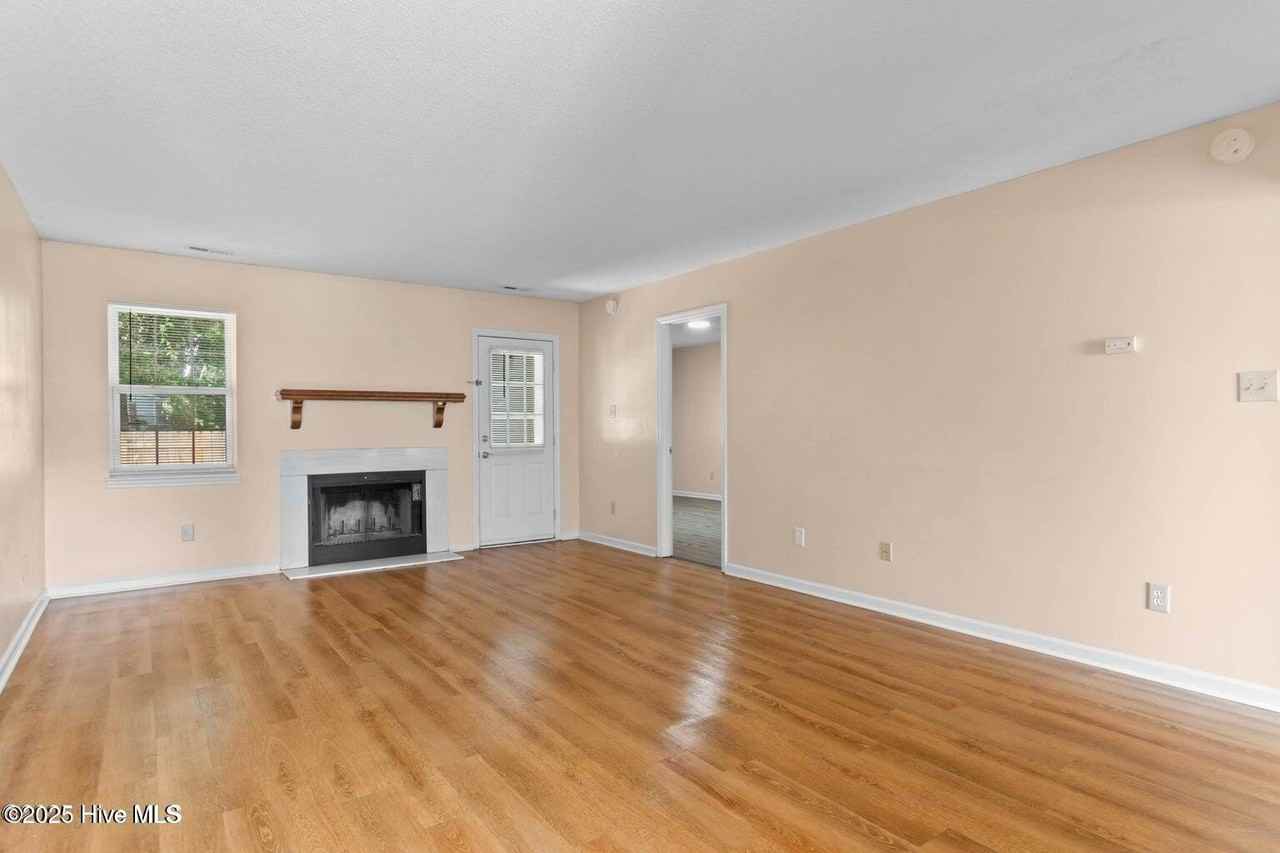 2045 Derby Run Rd - Photo 5 of 19