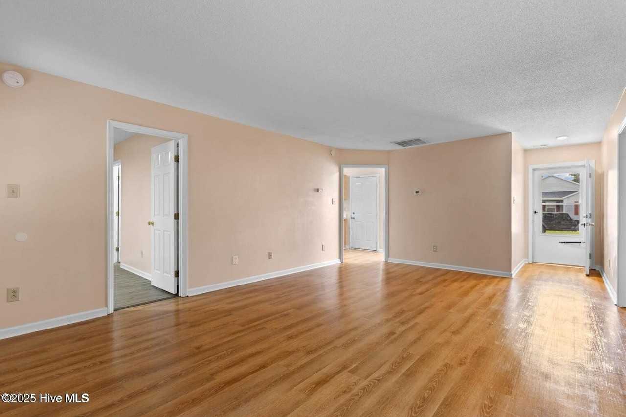 2045 Derby Run Rd - Photo 6 of 19