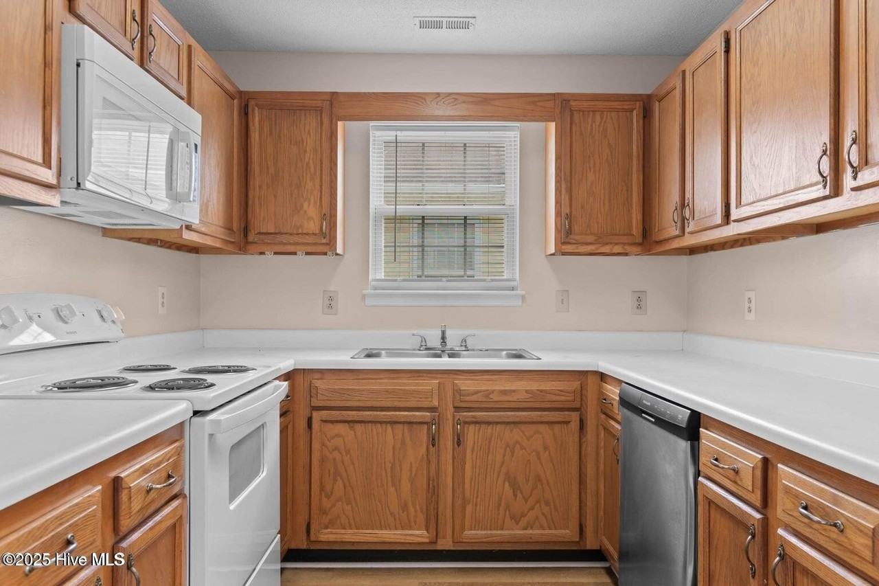 2045 Derby Run Rd - Photo 7 of 19