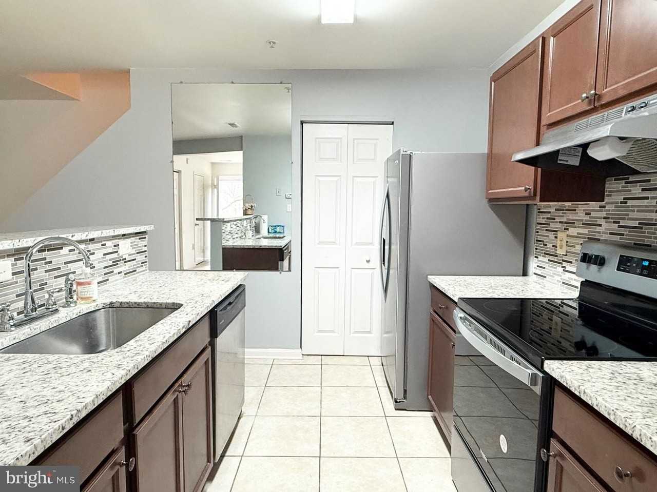 10128 Reprise Dr - Photo 4 of 25