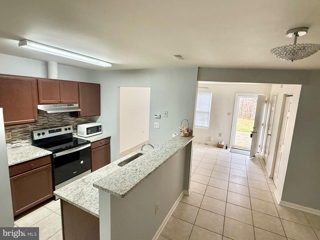 10128 Reprise Dr - Photo 7 of 25