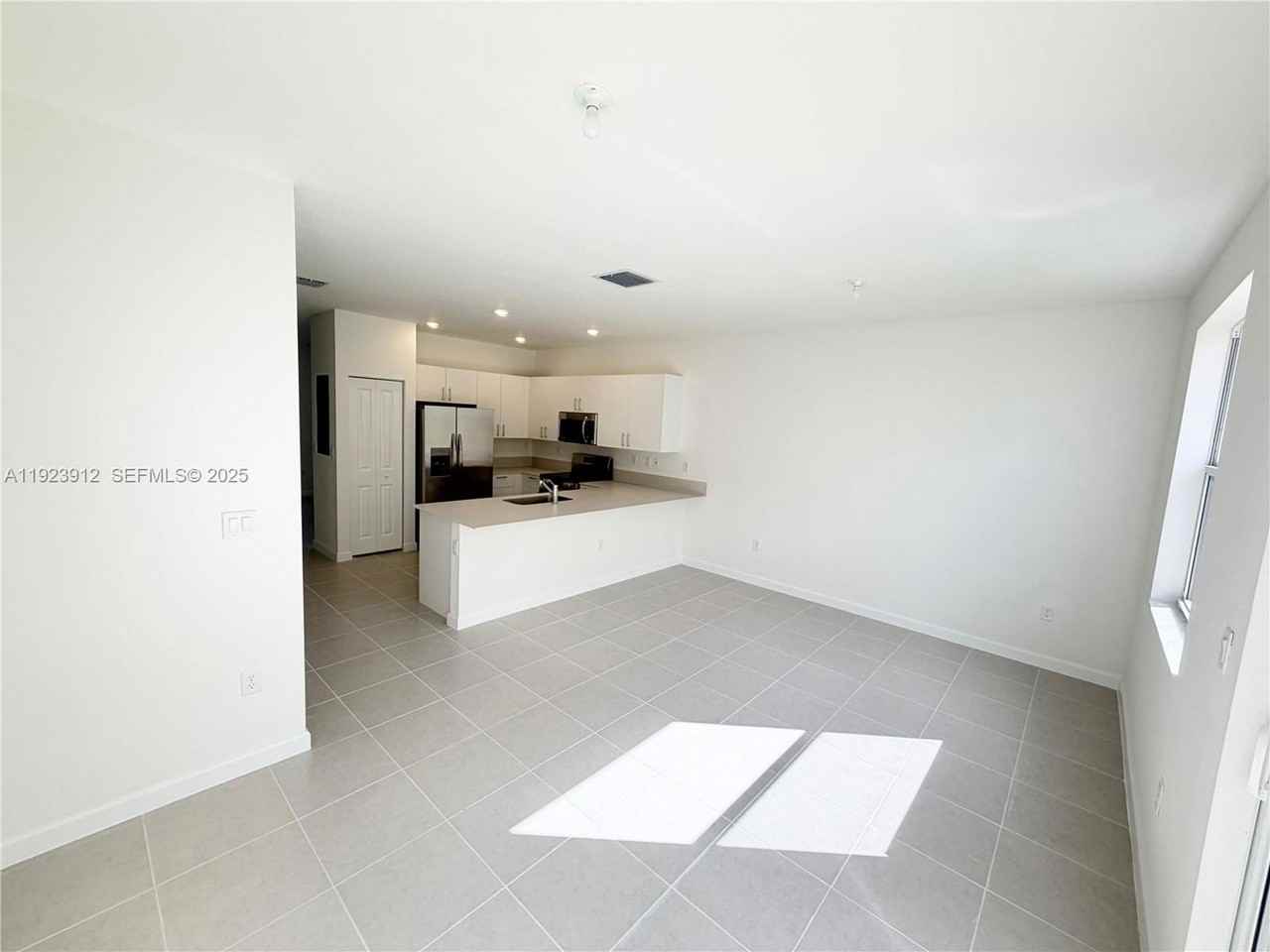 262 Se  Southeast 27th Drive - Photo 6 of 8