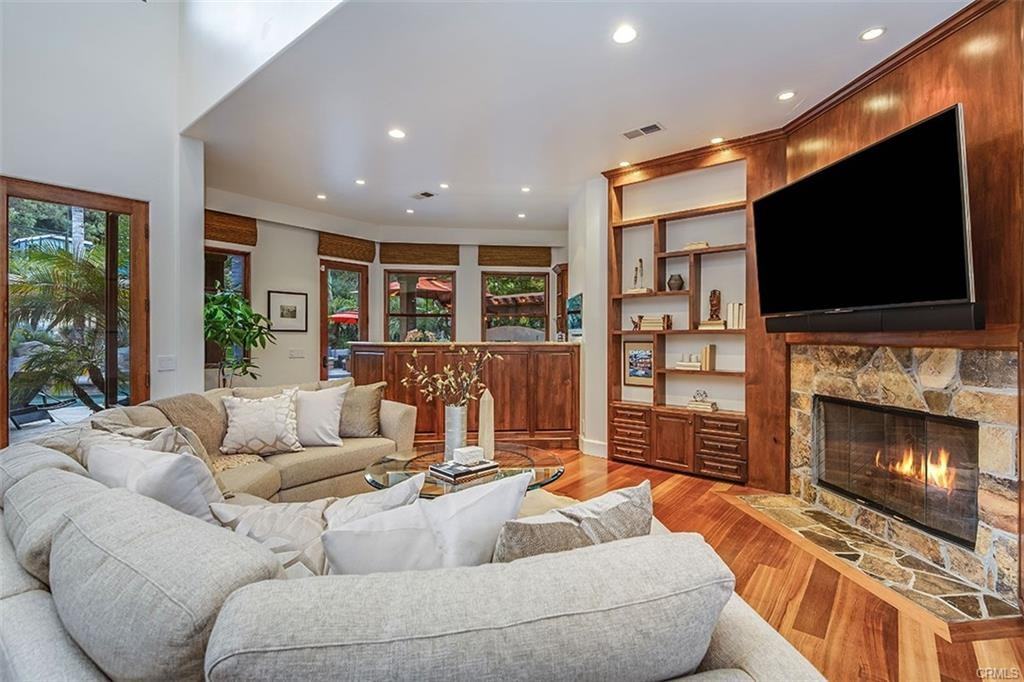 1807 Valley Park Avenue - Photo 4 of 8