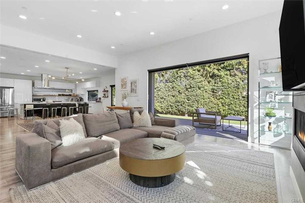 5487 Blanco Way - Photo 3 of 8